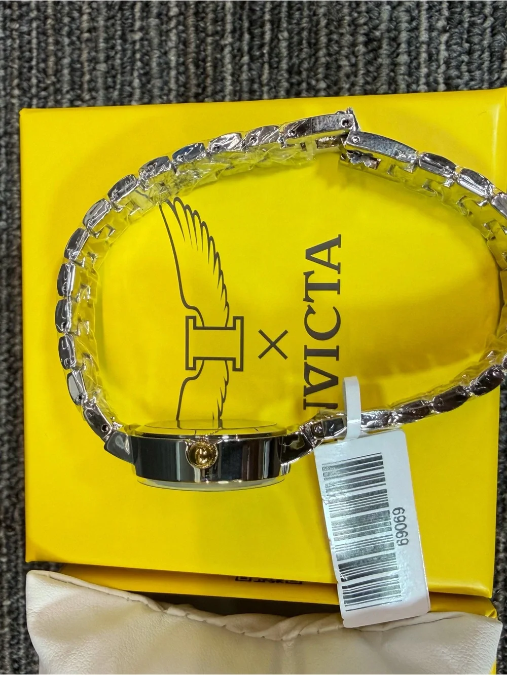 Invicta 69069 model